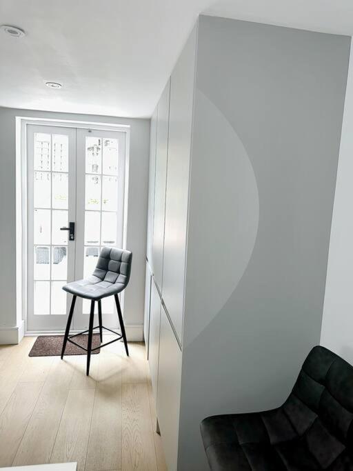 Londwell, Luxe And Leaves, Chelsea Flat With Private Garden Daire Londra Dış mekan fotoğraf